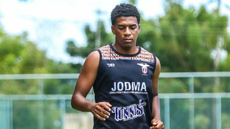 El jugador Maicol Valencia, del equipo Exapromo Costa, es la víctima de la violencia en Ecuador.