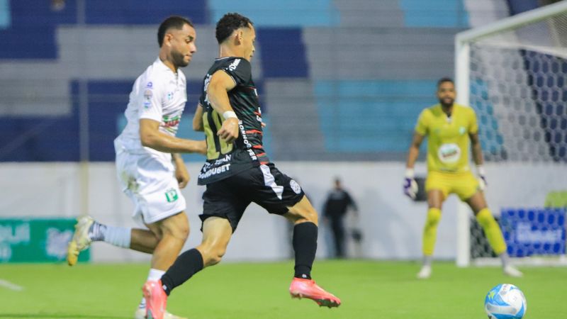 Platense y Marathón se enfrentaron en el estadio Morazán.