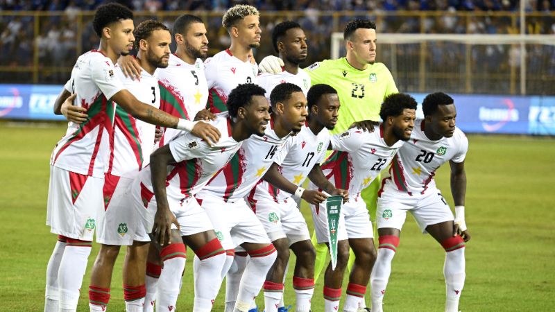 Jugadores de la selección de Surinam denuncian ataques racistas en El Salvador.