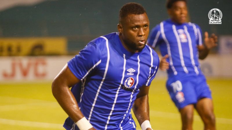 Yustin Arboleda se integró a los trabajos de Olimpia para ser partícipe en el partido de este viernes contra Génesis Policía Nacional.